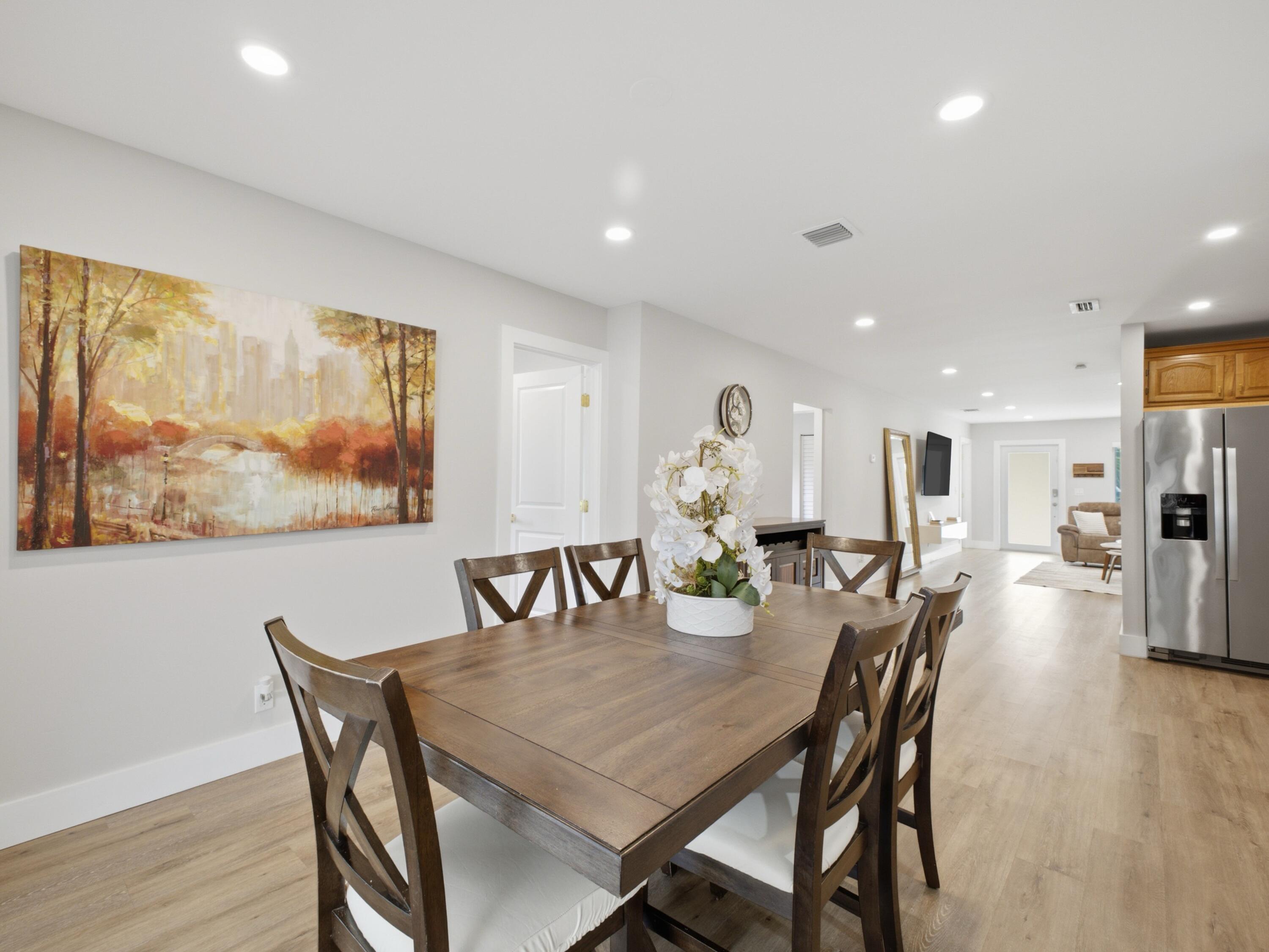 1320 Riverside Circle, Unit 1322 Wellington, FL 33414 - Photo 14 of 37 Dining to Entry