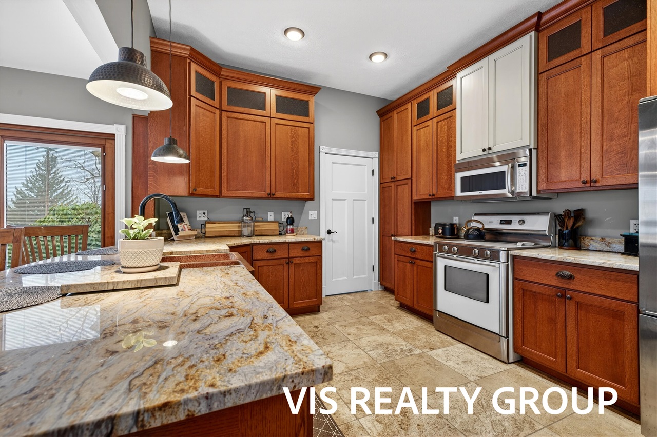 223 East Savidge Street Spring Lake, MI 49456 - Photo 9 of 72