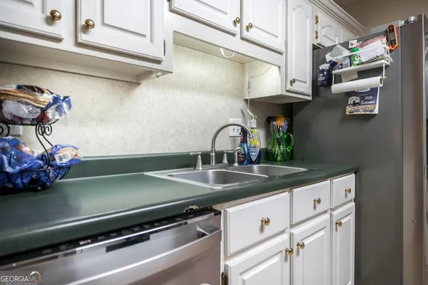 a close view of sink and tap