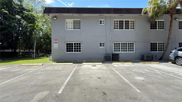 $2,450 | 403 Southwest 148th Avenue, Unit 3B, Pembroke Pines, FL 33027