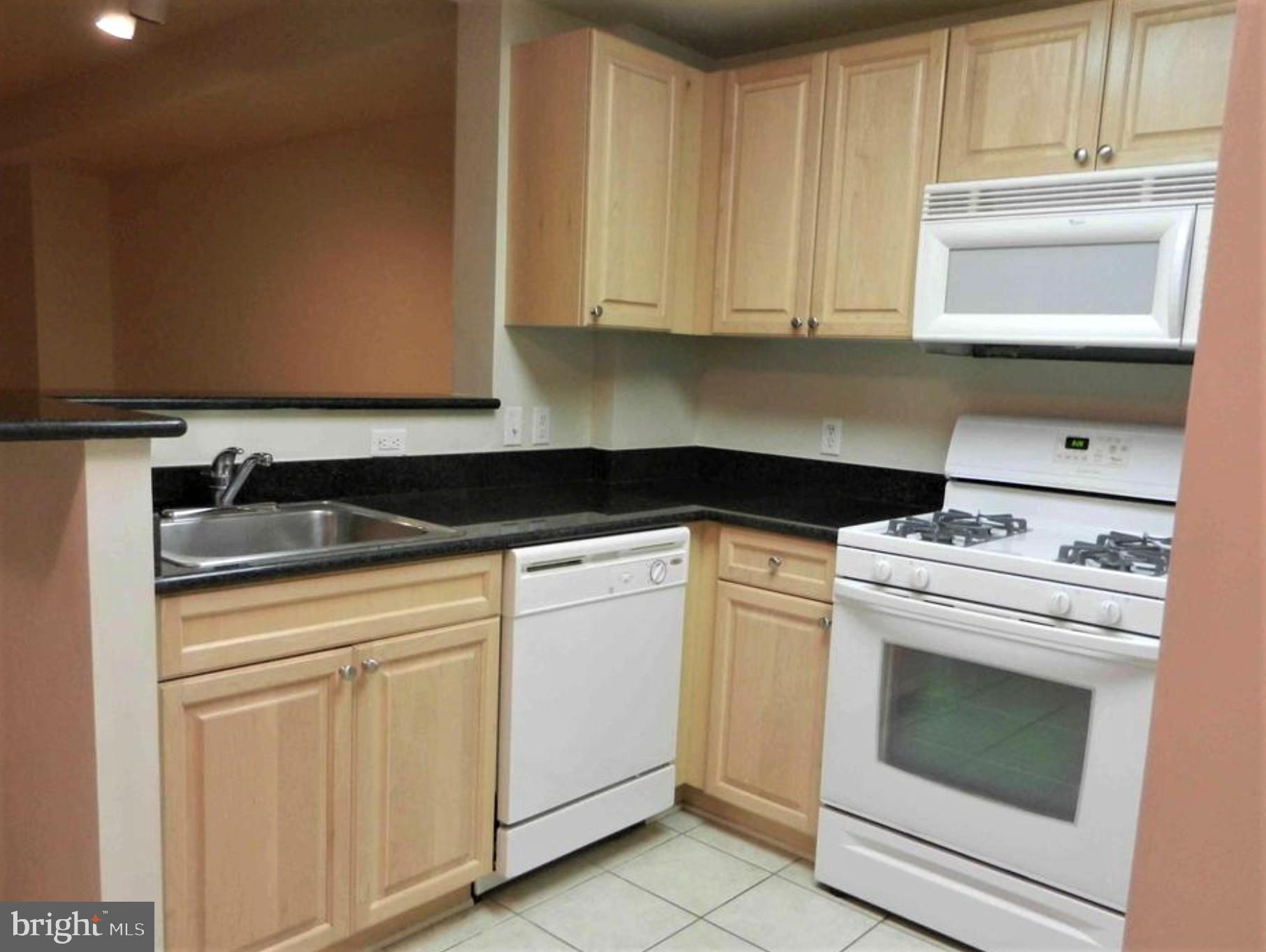 2726 Gallows Road, Unit 411 Vienna, VA 22180 - Photo 3 of 31