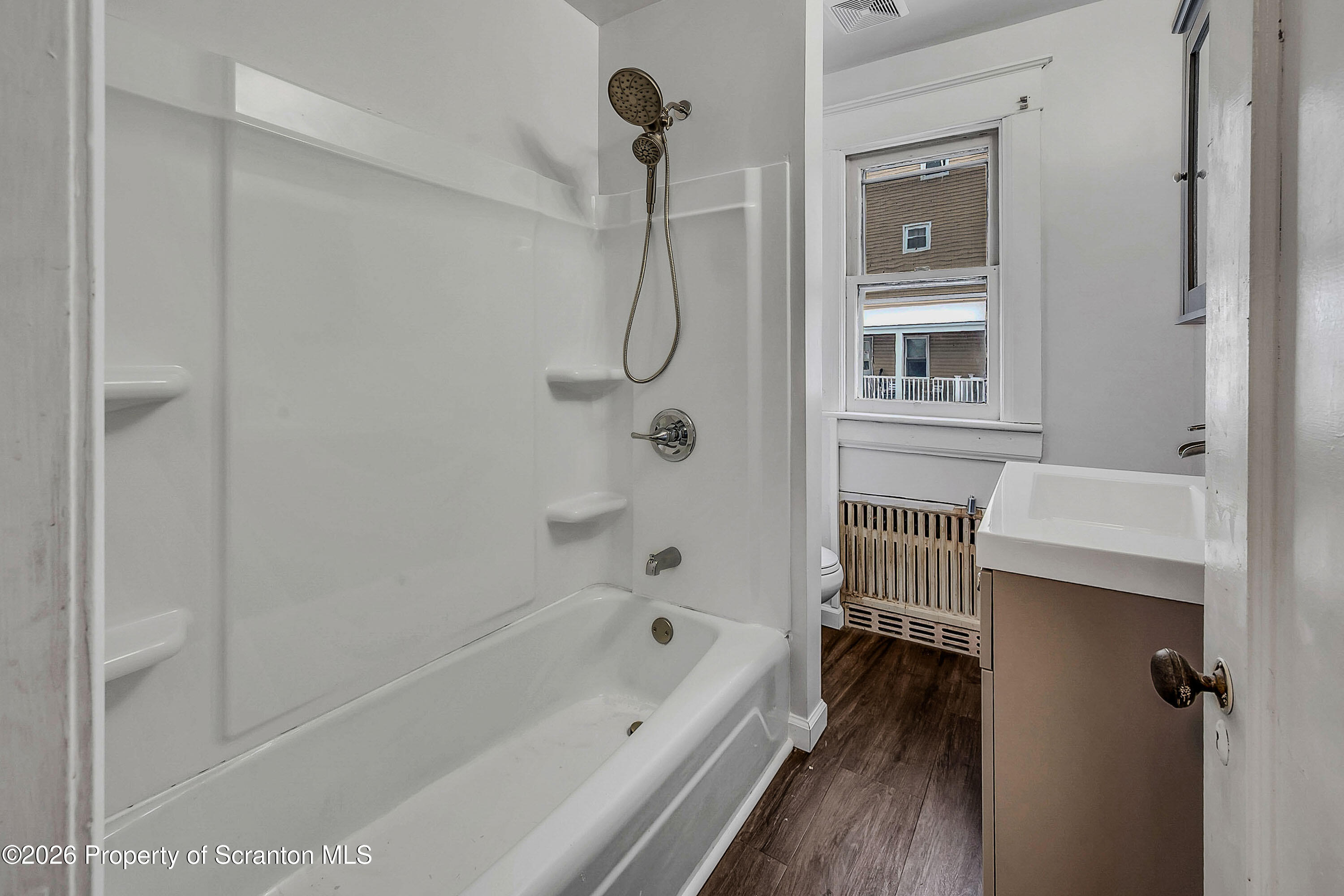 208 East Warren Street, Unit 2 Dunmore, PA 18512 - Photo 10 of 23 E Warren_-10