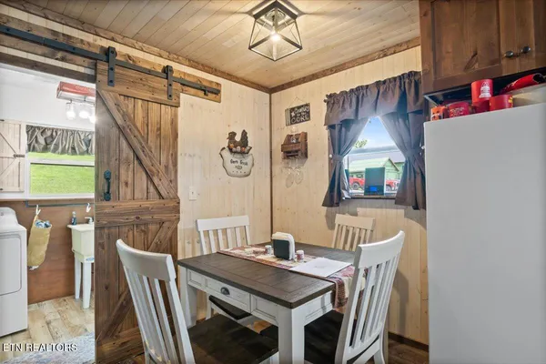 $525,000 | 203 Wagon Lane, Speedwell, TN 37870