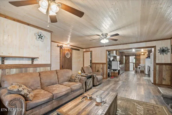 $525,000 | 203 Wagon Lane, Speedwell, TN 37870