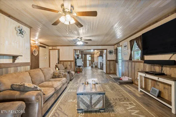 $525,000 | 203 Wagon Lane, Speedwell, TN 37870