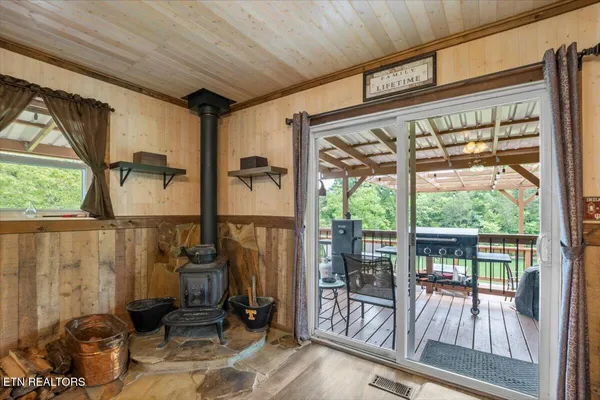 $525,000 | 203 Wagon Lane, Speedwell, TN 37870