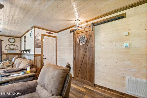 $525,000 | 203 Wagon Lane, Speedwell, TN 37870