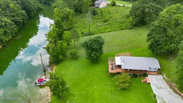 $525,000 | 203 Wagon Lane, Speedwell, TN 37870