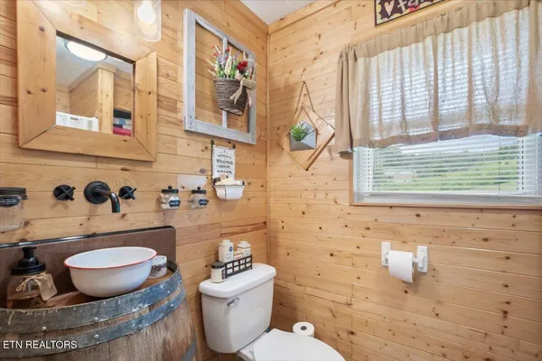 $525,000 | 203 Wagon Lane, Speedwell, TN 37870