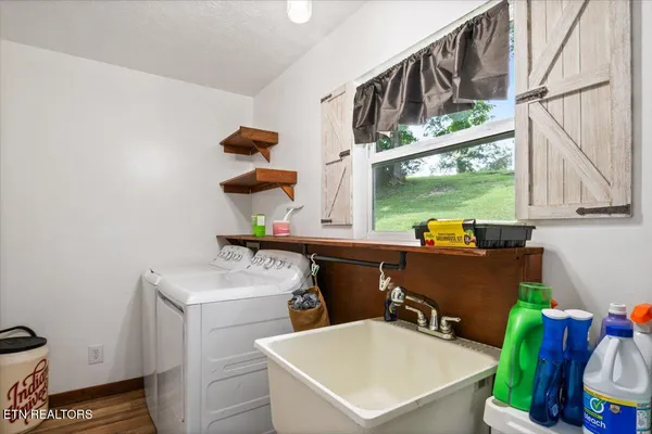 $525,000 | 203 Wagon Lane, Speedwell, TN 37870