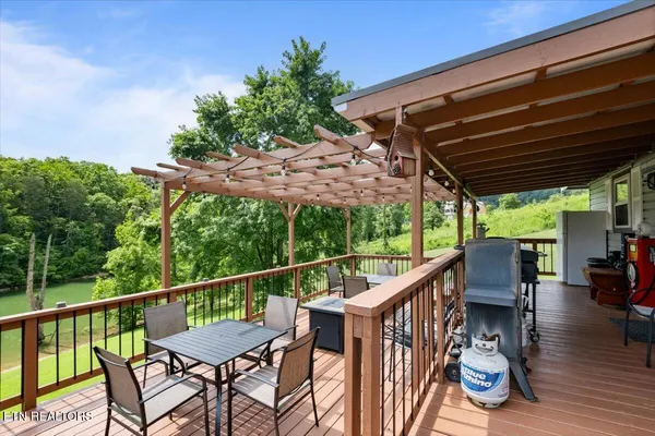 $525,000 | 203 Wagon Lane, Speedwell, TN 37870