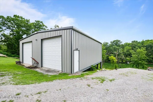 $525,000 | 203 Wagon Lane, Speedwell, TN 37870