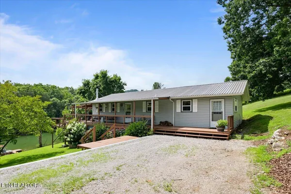 $525,000 | 203 Wagon Lane, Speedwell, TN 37870