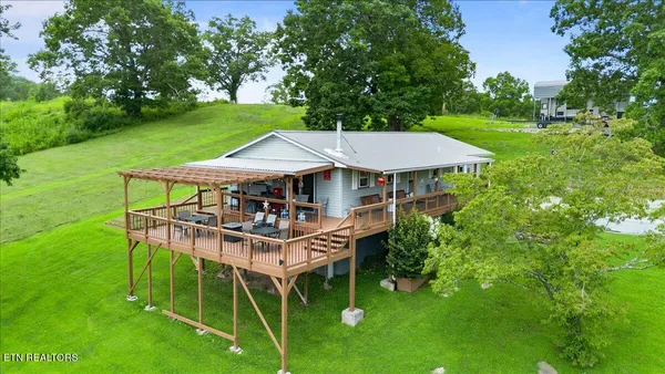 $525,000 | 203 Wagon Lane, Speedwell, TN 37870