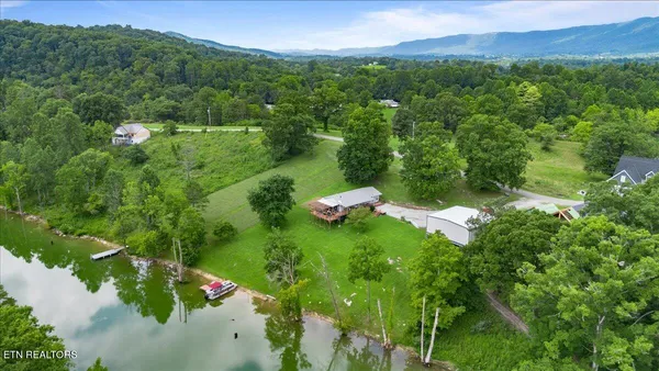 $525,000 | 203 Wagon Lane, Speedwell, TN 37870