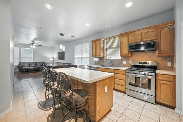 $360,000 | 510 Poplar Vista Lane, Arlington, TX 76002