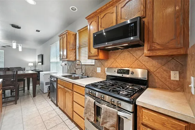 $360,000 | 510 Poplar Vista Lane, Arlington, TX 76002