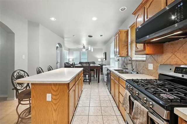 $360,000 | 510 Poplar Vista Lane, Arlington, TX 76002