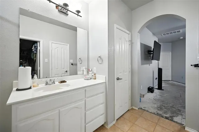 $360,000 | 510 Poplar Vista Lane, Arlington, TX 76002