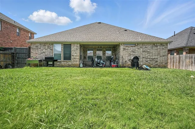 $360,000 | 510 Poplar Vista Lane, Arlington, TX 76002