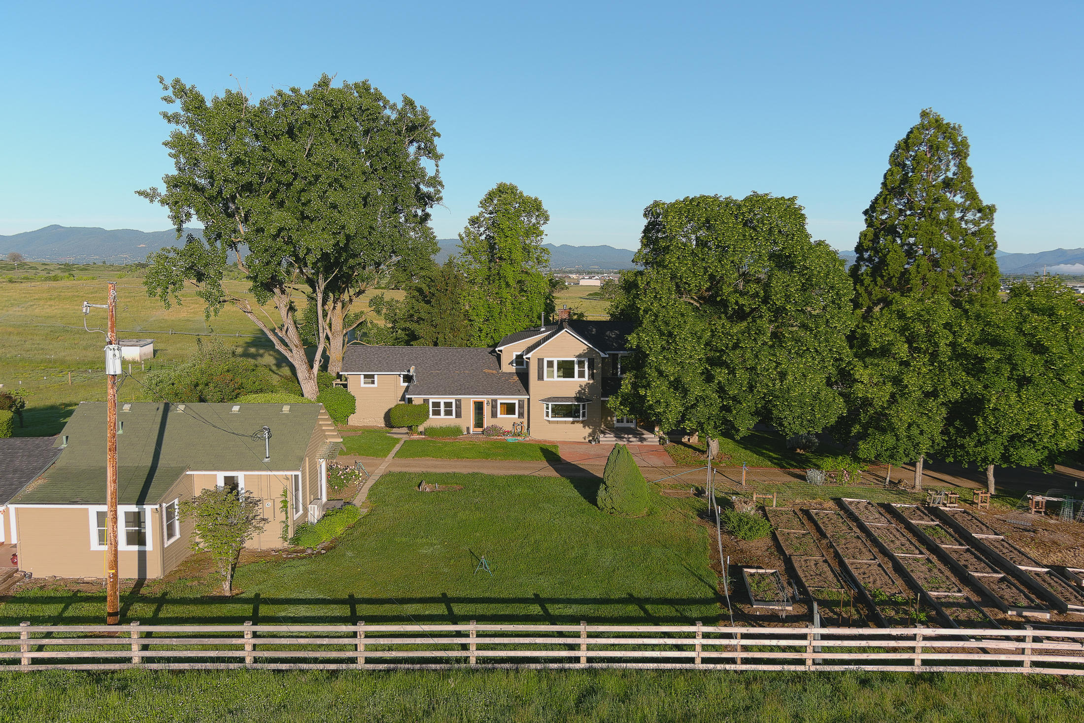 2176 East Vilas Road Central Point, OR 97502 - Photo 4 of 40 001c