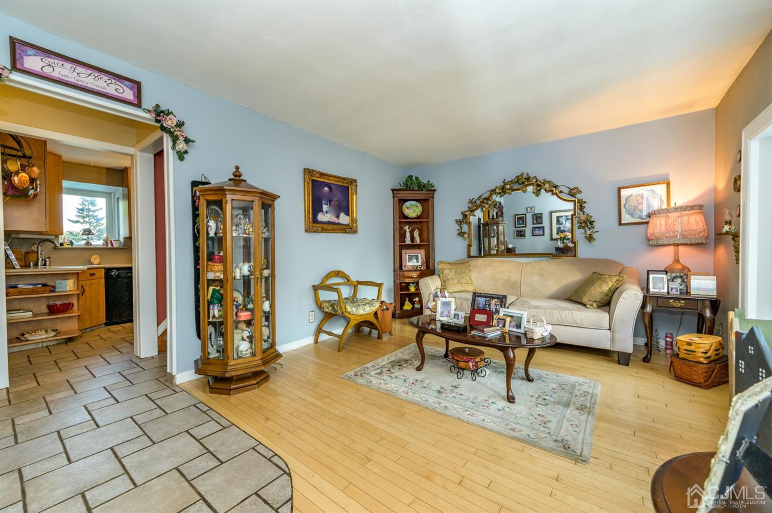 136 Tunison Road New Brunswick, NJ 08901 - Photo 4 of 33 a living room with furniture and a lamp