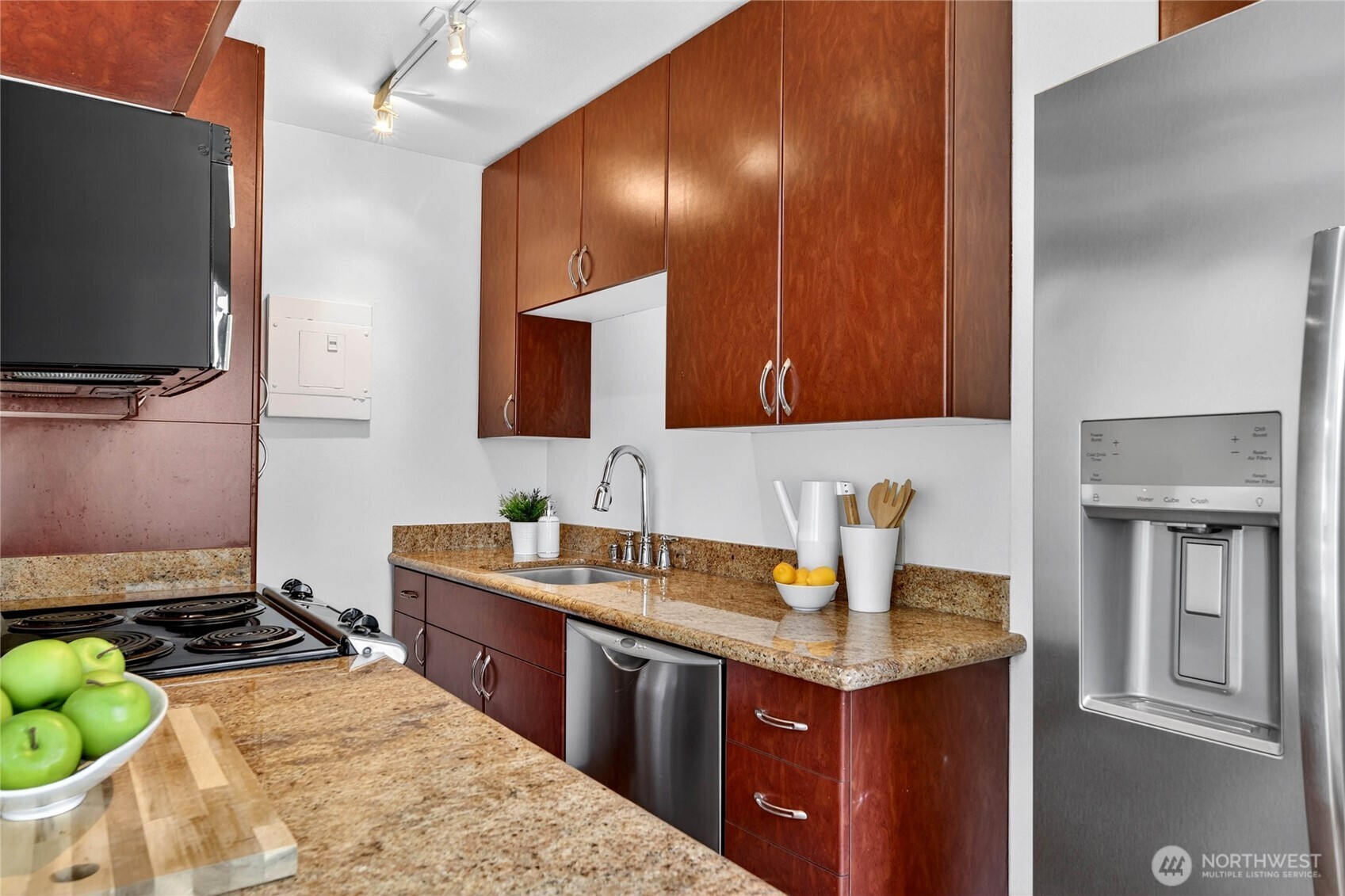 1105 Spring Street, Unit 1011 Seattle, WA 98104 - Photo 8 of 25