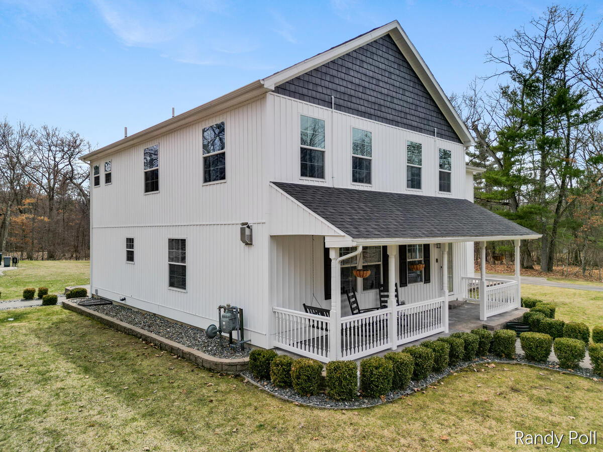5904 Division Street Newaygo, MI 49337 - Photo 3 of 50 5904-Division_203