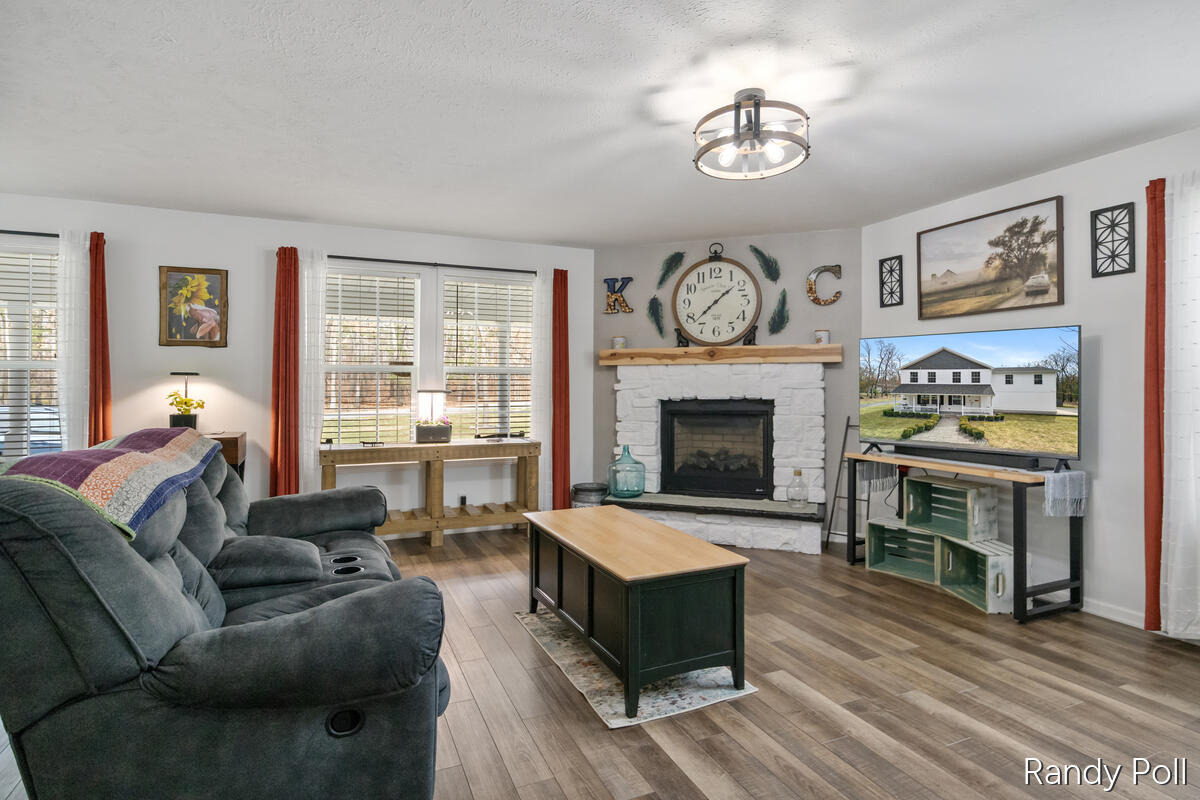 5904 Division Street Newaygo, MI 49337 - Photo 5 of 50 5904-Division_018
