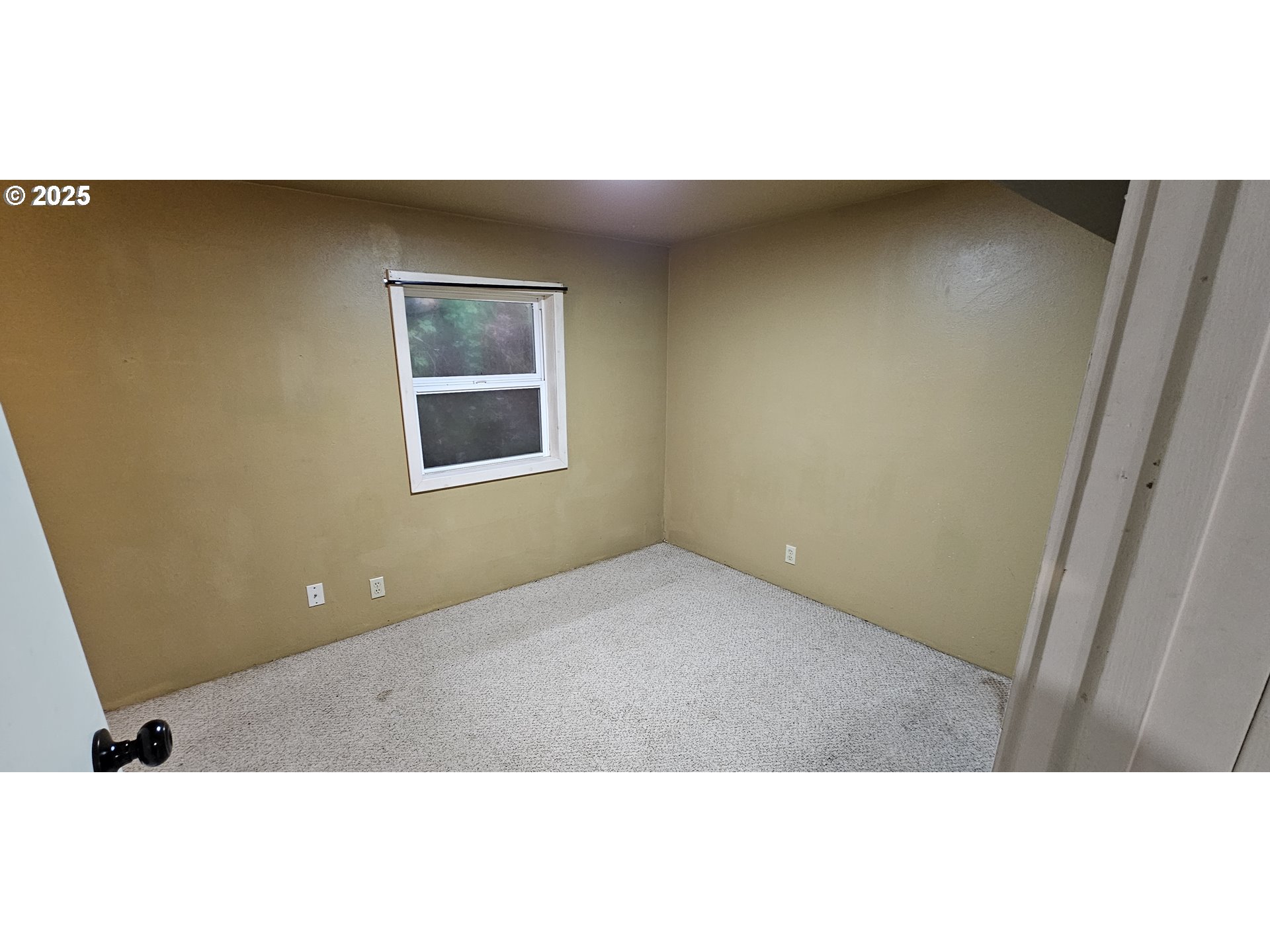 420 West D Avenue Drain, OR 97435 - Photo 16 of 20