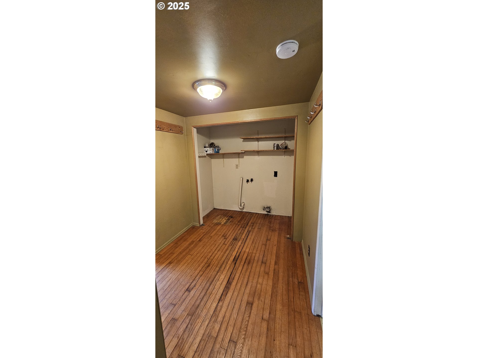 420 West D Avenue Drain, OR 97435 - Photo 6 of 20