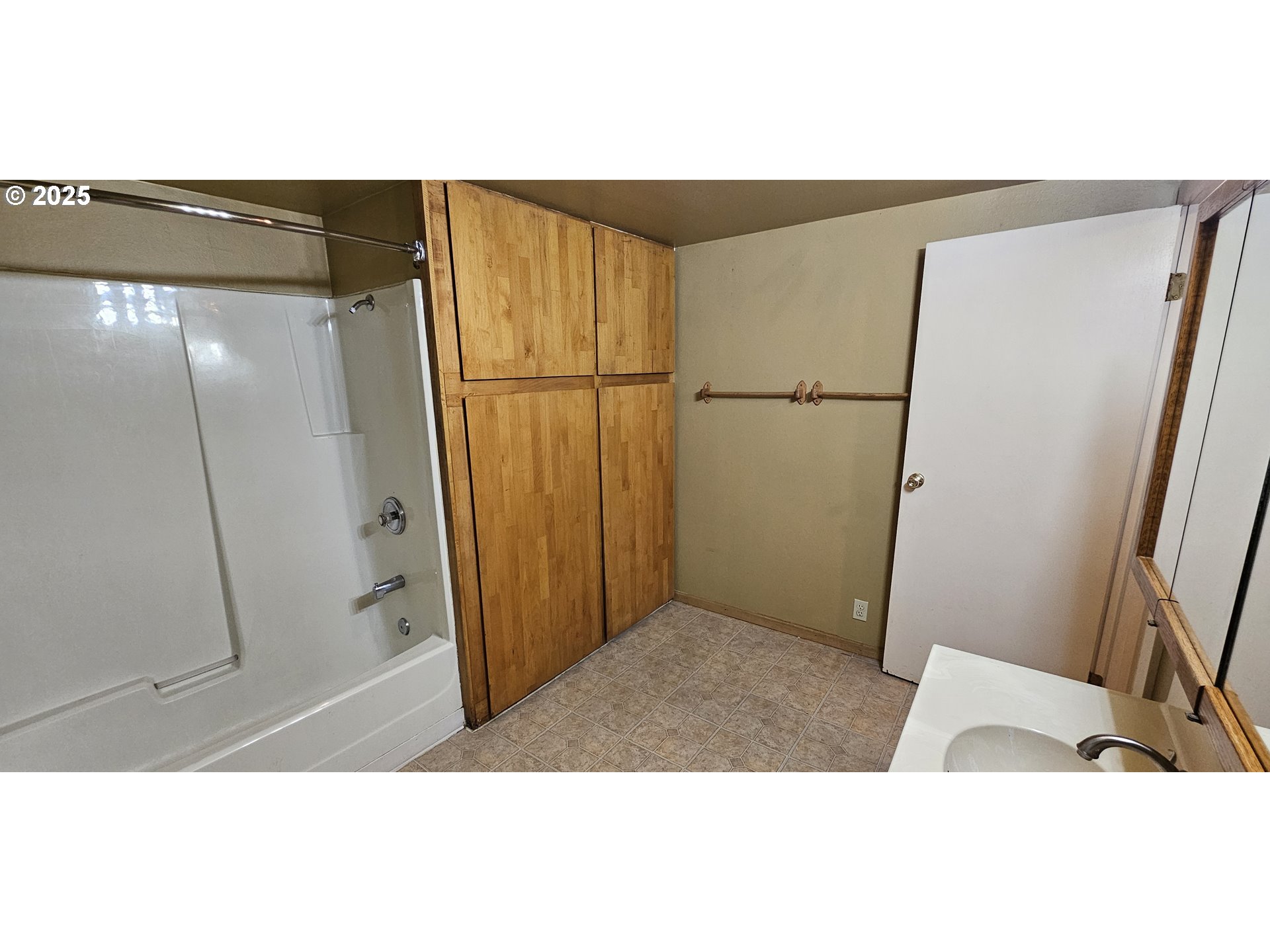 420 West D Avenue Drain, OR 97435 - Photo 8 of 20