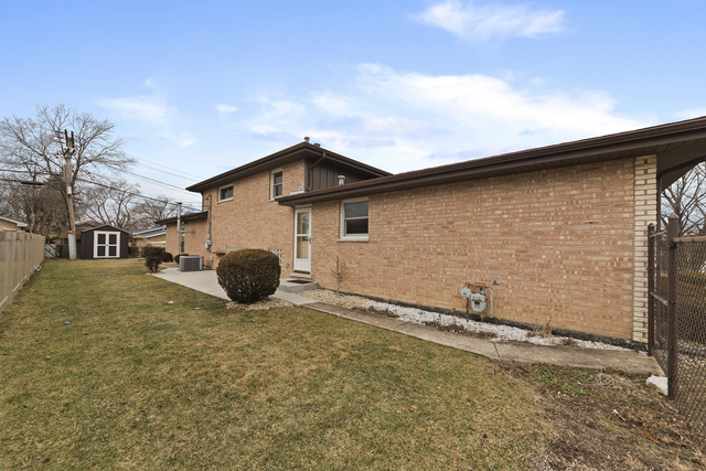 10700 Austin Avenue Chicago Ridge, IL 60415 - Photo 17 of 19 a view of a backyard with a large tree