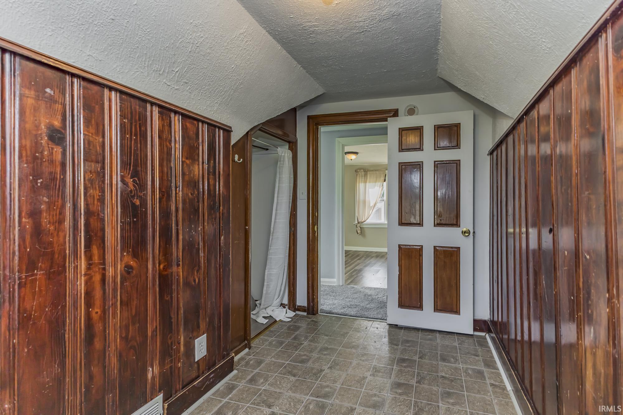 4522 South Calhoun Street Fort Wayne, IN 46807 - Photo 2 of 32