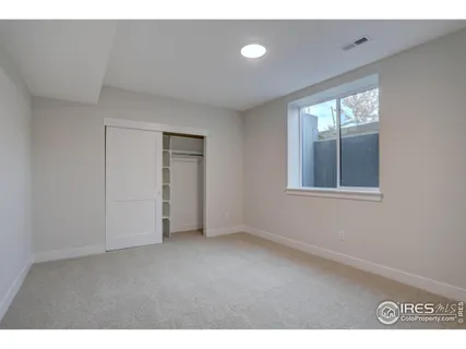 a view of empty room with window