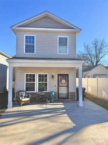 $229,000 | 1764 17th Avenue Northeast, Hickory, NC 28601