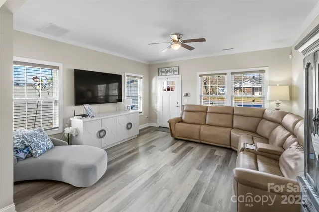 $229,000 | 1764 17th Avenue Northeast, Hickory, NC 28601