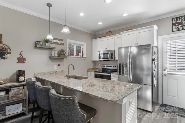 $229,000 | 1764 17th Avenue Northeast, Hickory, NC 28601