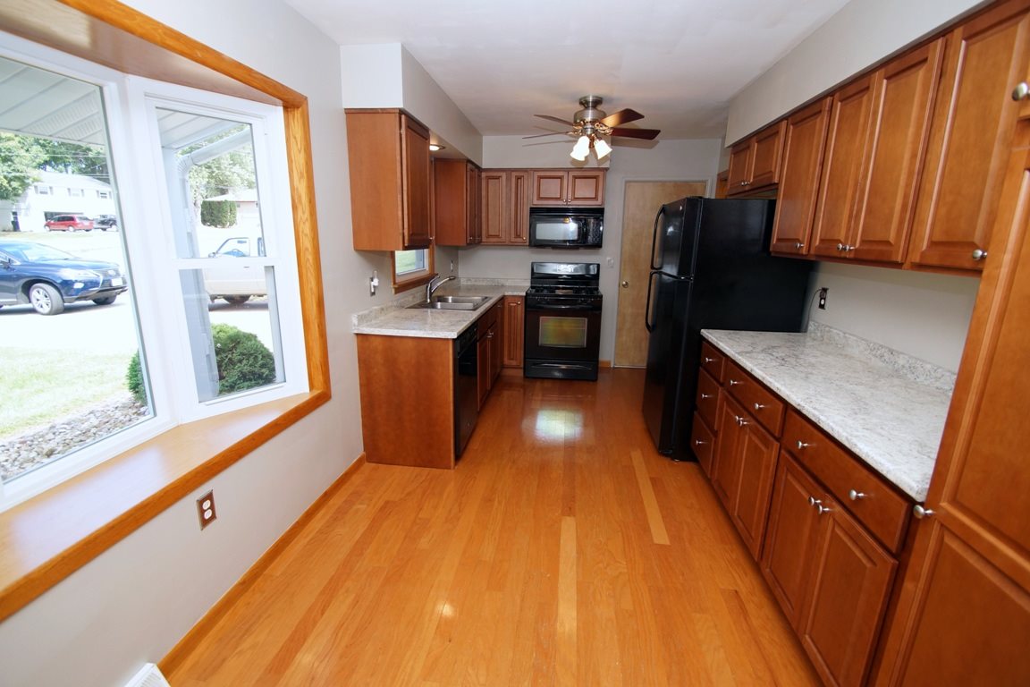 1611 Middle Road Bettendorf, IA 52722 - Photo 4 of 24 Gallery Image 4