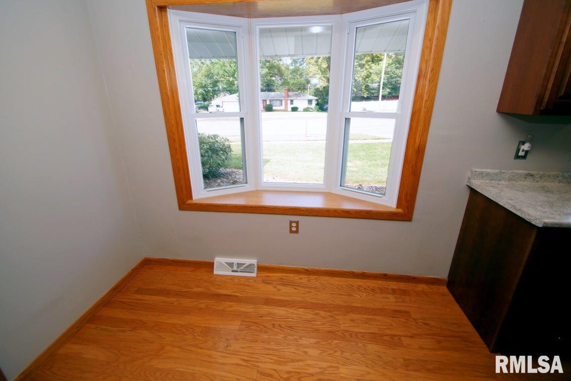 1611 Middle Road Bettendorf, IA 52722 - Photo 5 of 24 Gallery Image 5