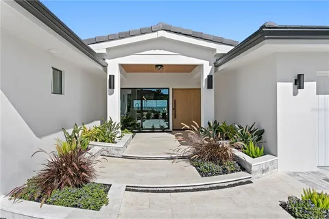 $3,000,000 | 2580 East Bay Isle Drive Southeast, St. Petersburg, FL 33705