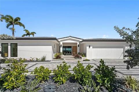 $3,000,000 | 2580 East Bay Isle Drive Southeast, St. Petersburg, FL 33705