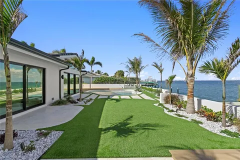 $3,000,000 | 2580 East Bay Isle Drive Southeast, St. Petersburg, FL 33705