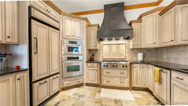 $2,299,900 | 377 Lake Drive, Sunrise Beach, MO 65079