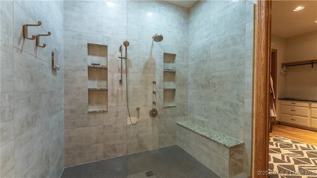 $2,299,900 | 377 Lake Drive, Sunrise Beach, MO 65079