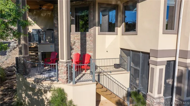 $2,299,900 | 377 Lake Drive, Sunrise Beach, MO 65079