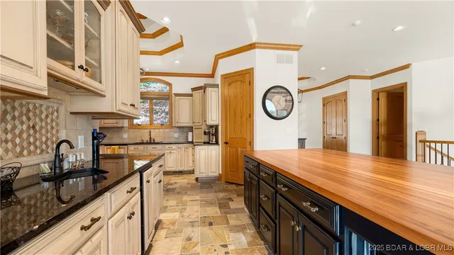 $2,299,900 | 377 Lake Drive, Sunrise Beach, MO 65079