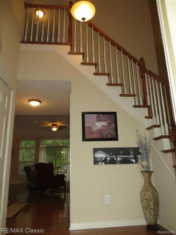 2065 Rochelle Park Drive Rochester Hills, MI 48309 - Photo 3 of 17