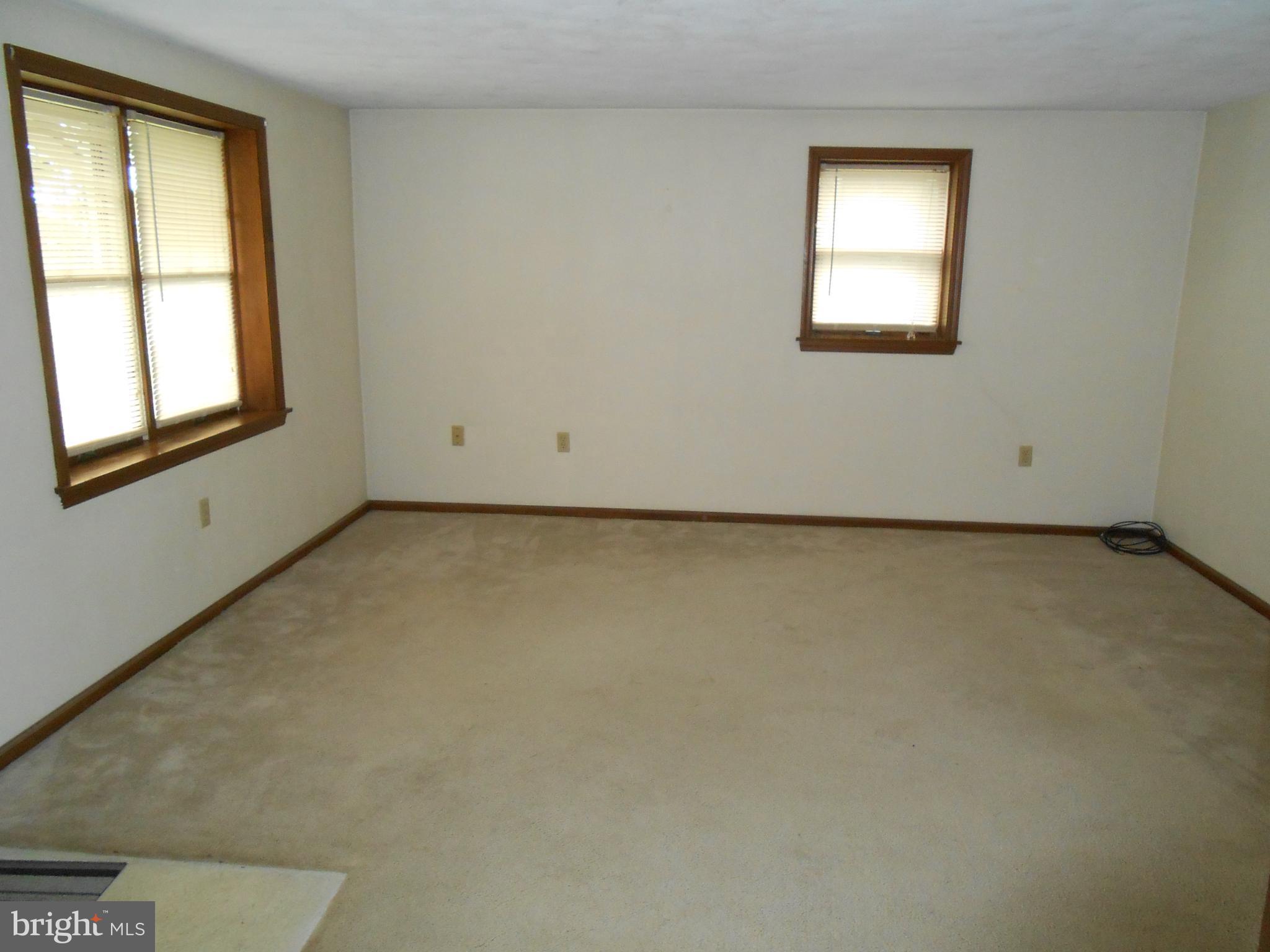36 Troy Drive Lititz, PA 17543 - Photo 34 of 44 Apartment living room windows