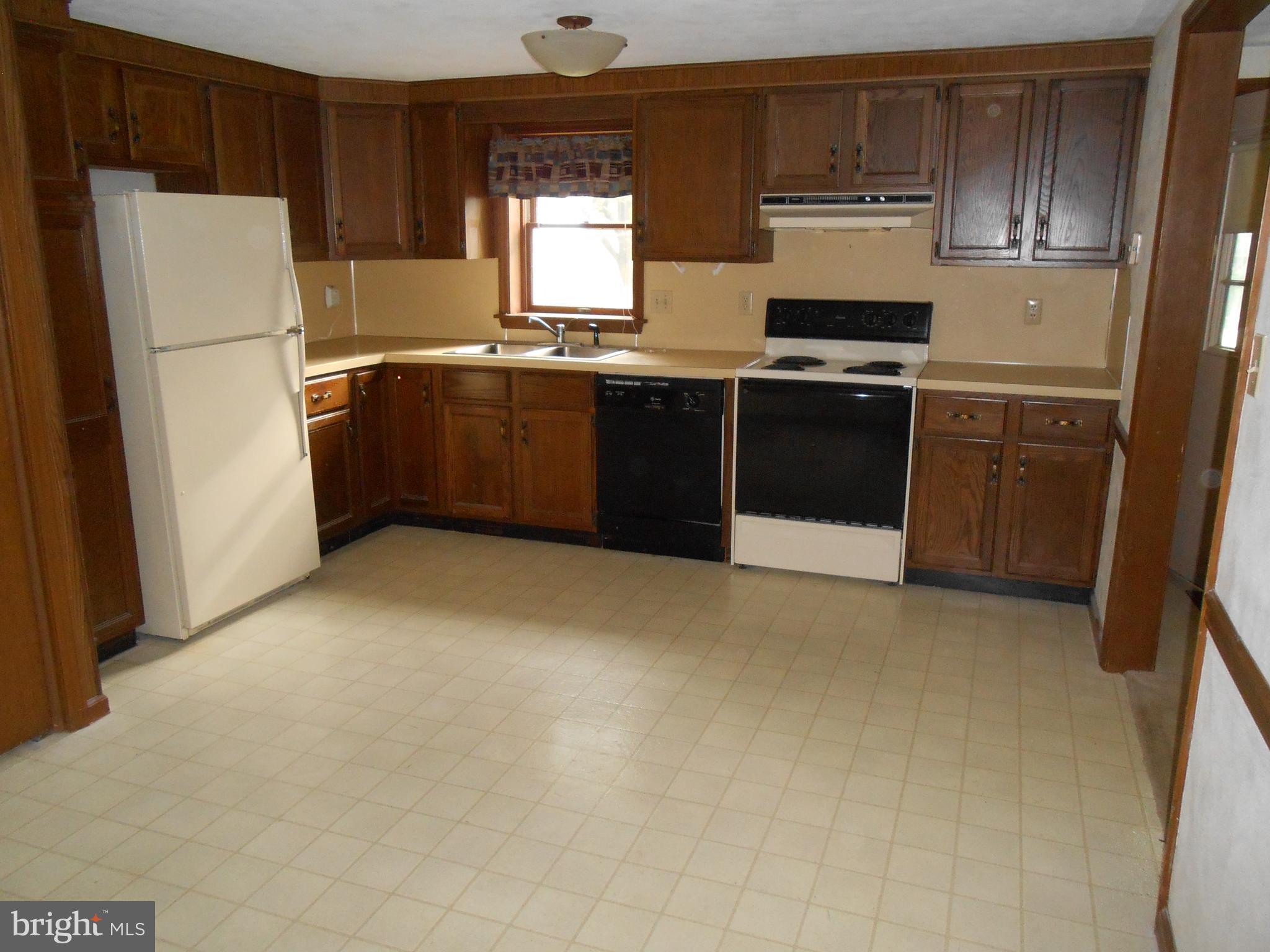 36 Troy Drive Lititz, PA 17543 - Photo 38 of 44 Apartment eat-in kitchen